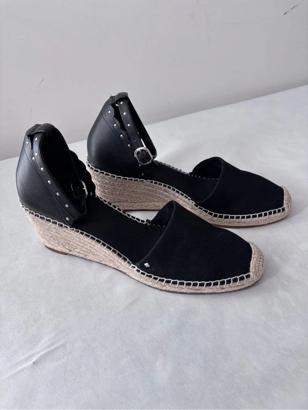 Kate Spade Paloma Black Canvas Wedge Espadrilles Studded Scalloped Heel Size 11B